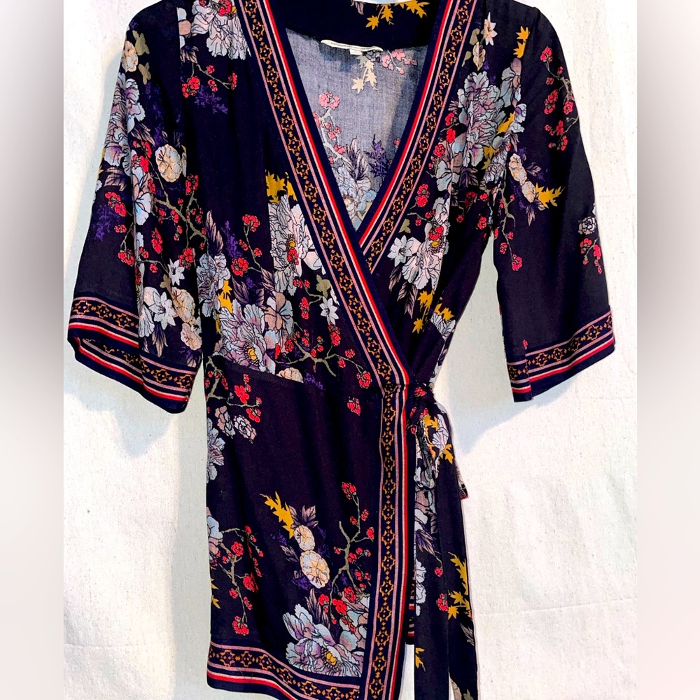 Black & Red Floral “Kimono style” wrap-around fabric tie sash blouse.